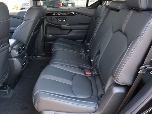 Used 2025 Honda Pilot Touring image 14