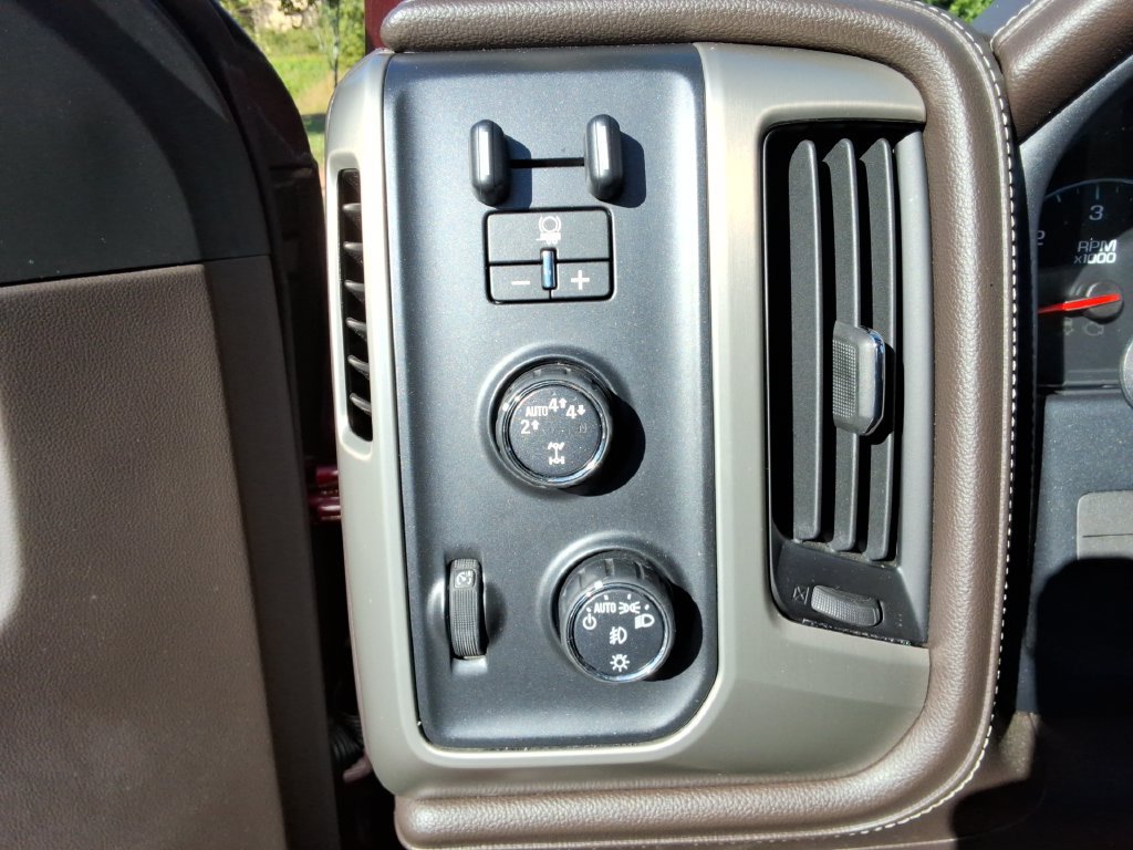 Certified 2017 GMC Sierra 1500 Denali w/ Denali Ultimate Package AWD/4WD image 38