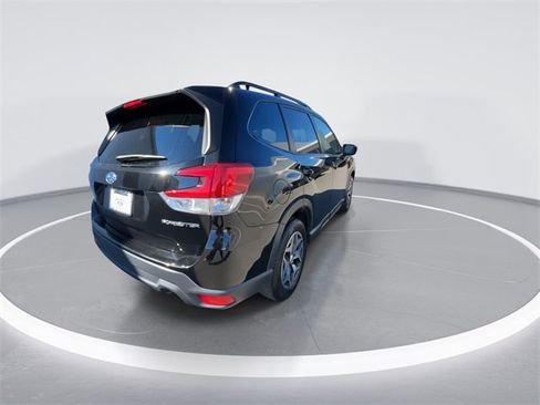 Used 2023 Subaru Forester Premium image 8
