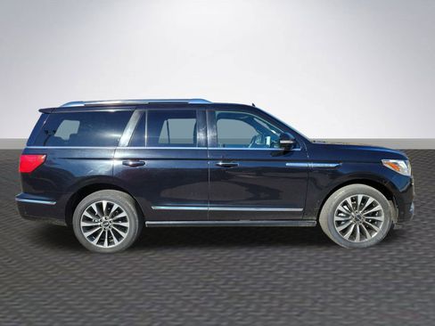 Used 2020 Lincoln Navigator Reserve image 4