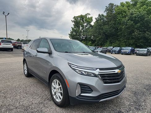 Used 2023 Chevrolet Equinox LT w/ Driver Convenience Package FWD image 7