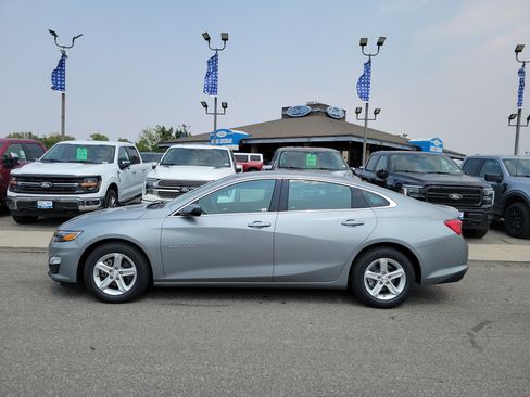 Used 2023 Chevrolet Malibu LT FWD image 2