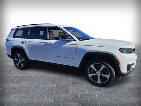 Used 2025 Jeep Grand Cherokee L Limited image 3