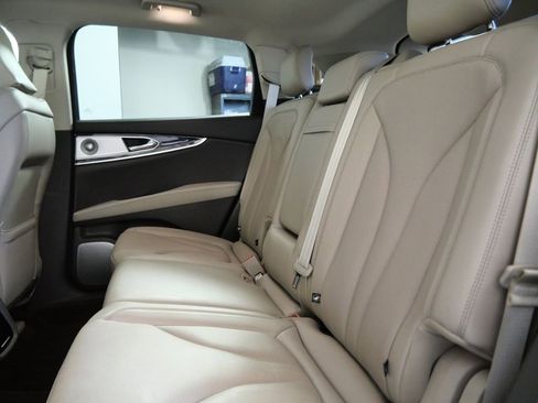 Certified 2022 Lincoln Nautilus Reserve w/ Equipment Group 202A image 16