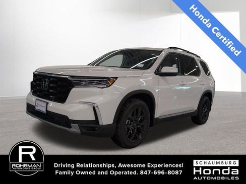 Used 2025 Honda Pilot Touring image 1
