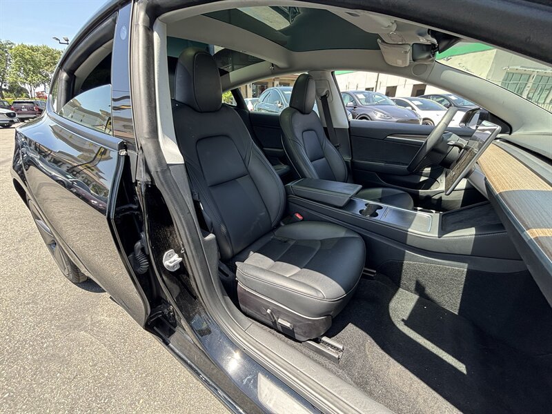 Used 2023 Tesla Model 3 Standard Range RWD image 17