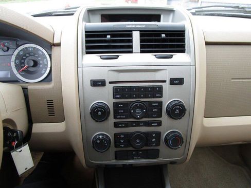 Used 2010 Ford Escape XLT image 18
