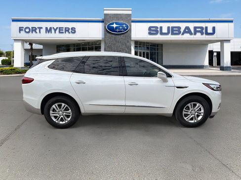 Used 2020 Buick Enclave Essence image 2