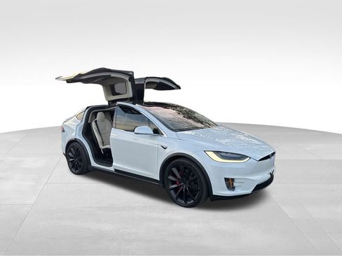 Used 2018 Tesla Model X P100D image 7