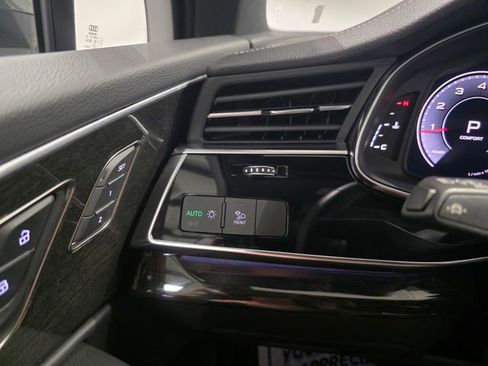 Used 2025 Audi Q7 2.0T Premium image 19