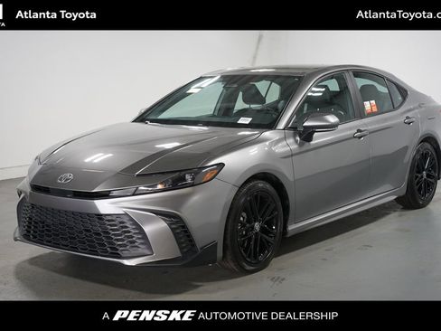 Used 2025 Toyota Camry SE image 1