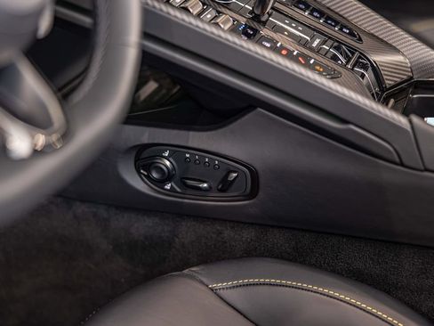 Used 2025 Aston Martin DB12 Convertible RWD image 21