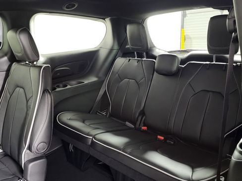 New 2026 Chrysler Pacifica Limited image 24