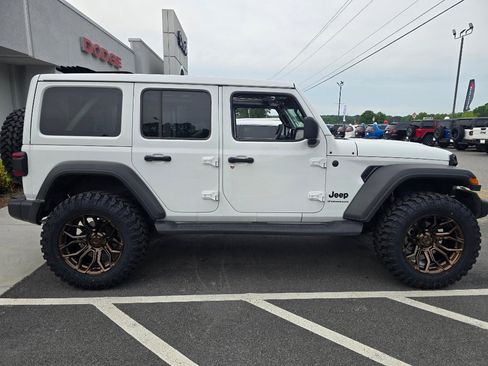 Used 2025 Jeep Wrangler Unlimited Sport AWD/4WD image 3