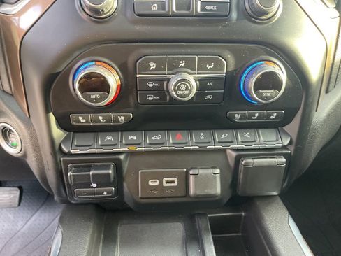 Certified 2022 Chevrolet Silverado 1500 High Country w/ Technology Package image 32