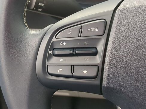 Used 2023 Hyundai Venue Limited image 20