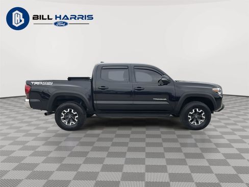 Used 2019 Toyota Tacoma TRD Off-Road AWD/4WD image 4