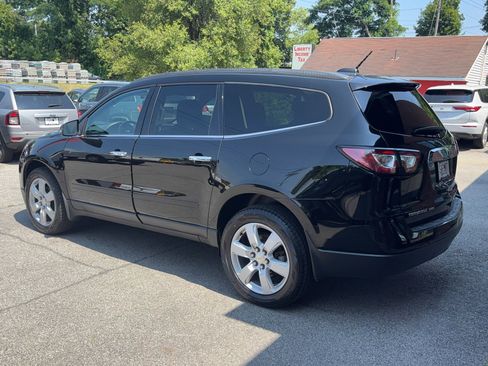 Used 2017 Chevrolet Traverse LT w/ Style and Technology Package image 4