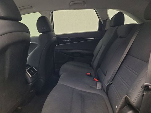 Used 2019 Kia Sorento L FWD image 18
