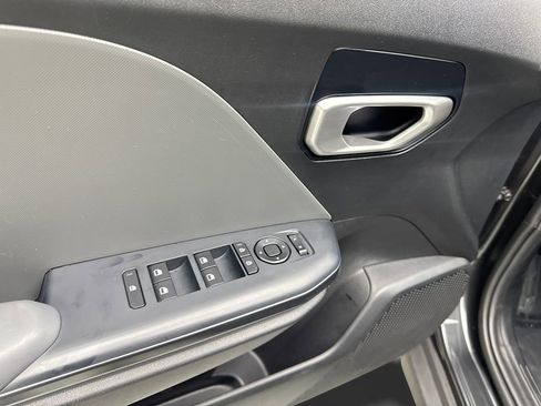 Used 2025 Kia K4 LX image 32