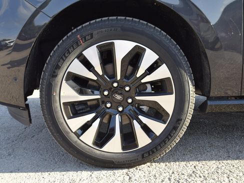 New 2025 Ford Expedition Platinum w/ Driver's Package image 27