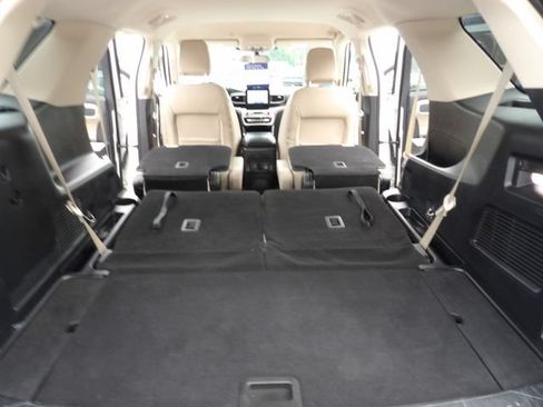 Certified 2022 Ford Explorer XLT w/ Equipment Group 202A RWD image 31