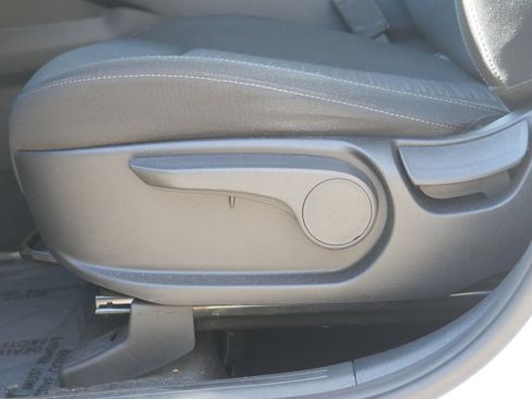 Used 2023 Kia Sorento LX image 14