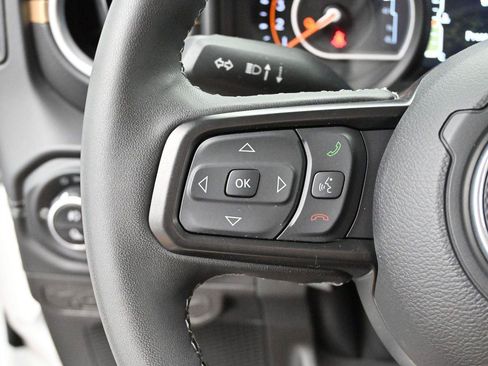 Used 2025 Jeep Gladiator Sport AWD/4WD image 16