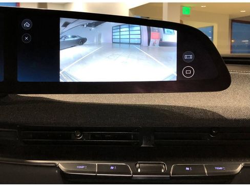 Used 2024 Lucid Air Pure image 32