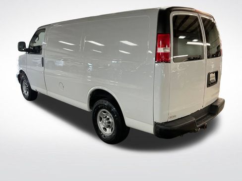 Used 2019 Chevrolet Express 2500 w/ Driver Convenience Package RWD image 3