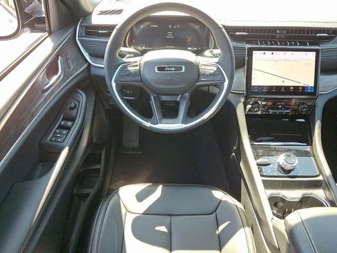 New 2025 Jeep Grand Cherokee Limited w/ Trailer Tow Package AWD/4WD image 8