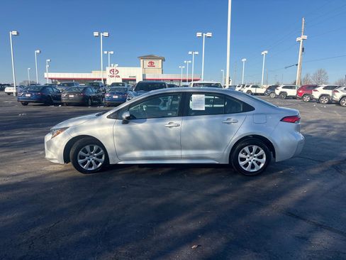 Used 2023 Toyota Corolla LE image 4
