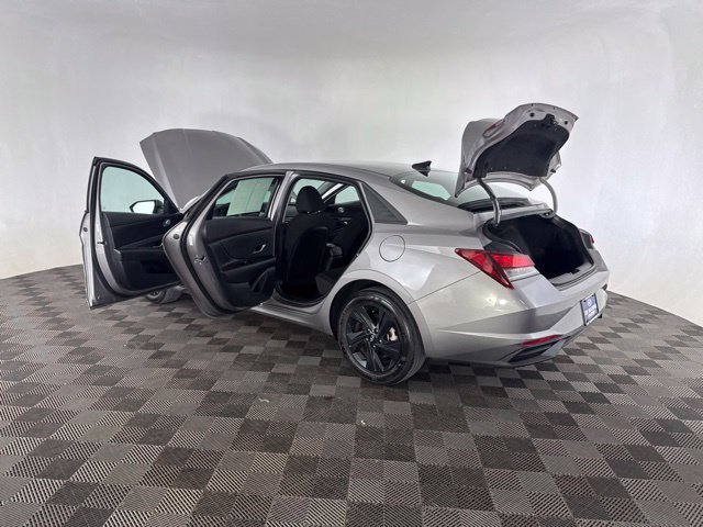 Used 2023 Hyundai Elantra SEL FWD image 17