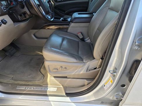 Used 2019 Chevrolet Suburban LT image 19