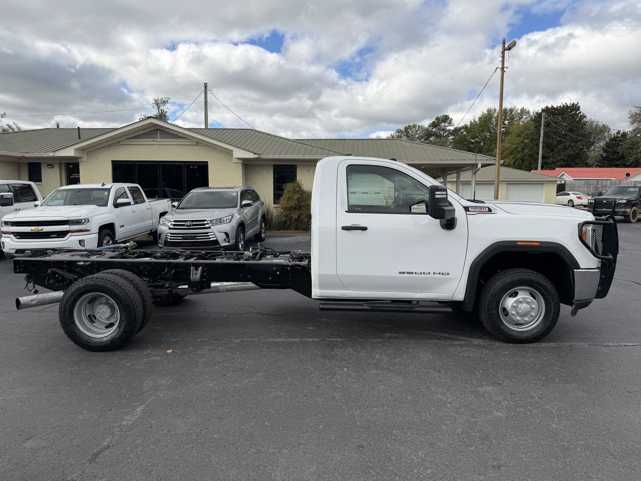 Used 2022 GMC Sierra 3500 Pro w/ Convenience Package AWD/4WD image 4