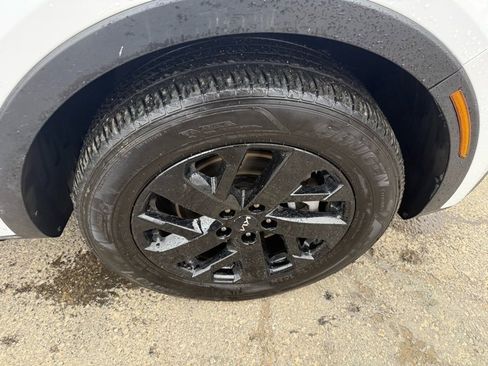 Certified 2023 Kia Sorento S w/ Panoramic Sunroof Package image 16