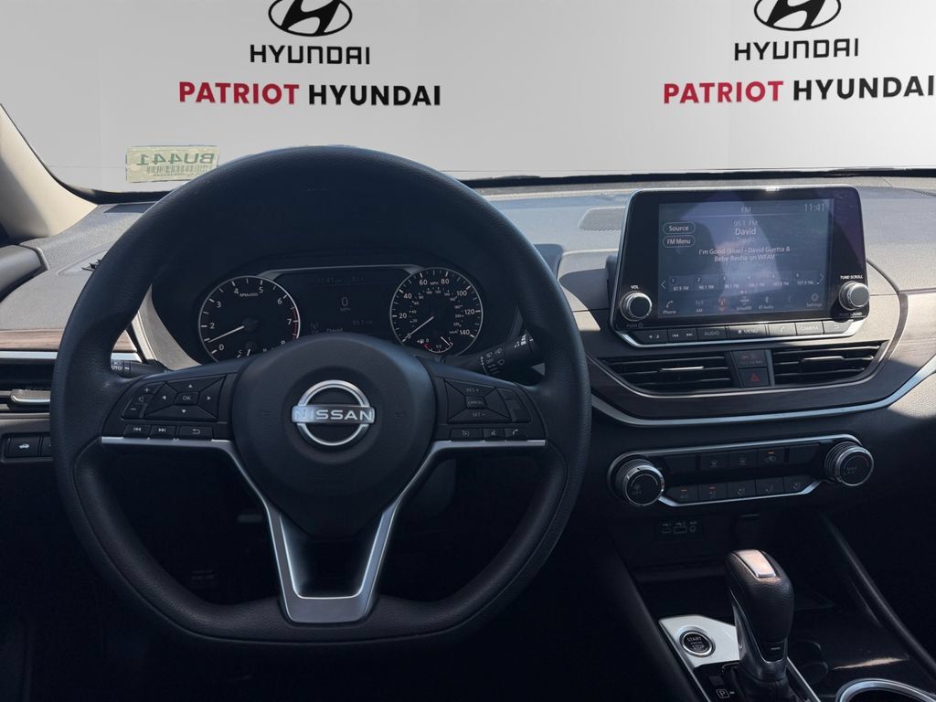 Used 2024 Nissan Altima 2.5 SV FWD image 10