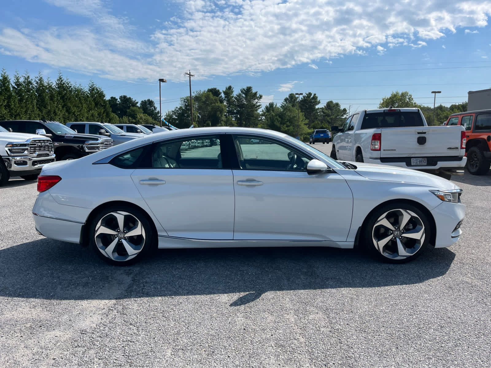 Used 2020 Honda Accord Touring image 2