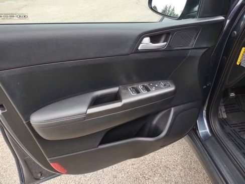 Used 2021 Kia Sportage LX image 9