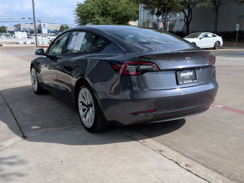 Used 2022 Tesla Model 3 Standard Range image 8
