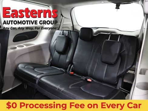 Used 2024 Chrysler Pacifica Limited FWD image 24