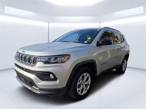 Used 2024 Jeep Compass Latitude image 7