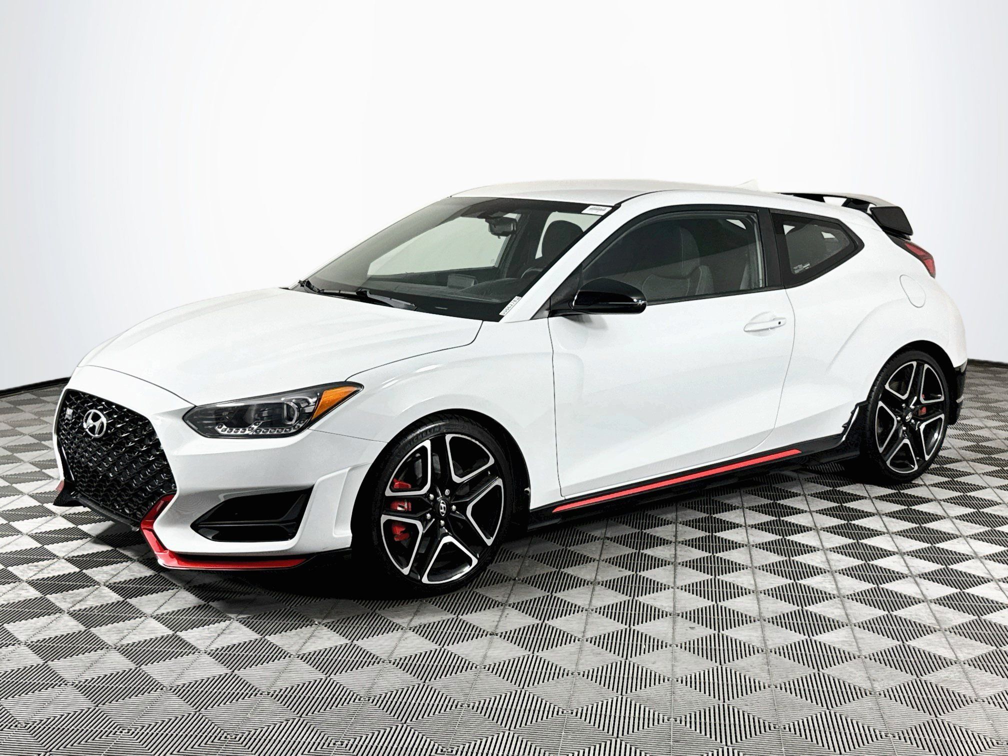 Used 2020 Hyundai Veloster N w/ Performance Package FWD image 4