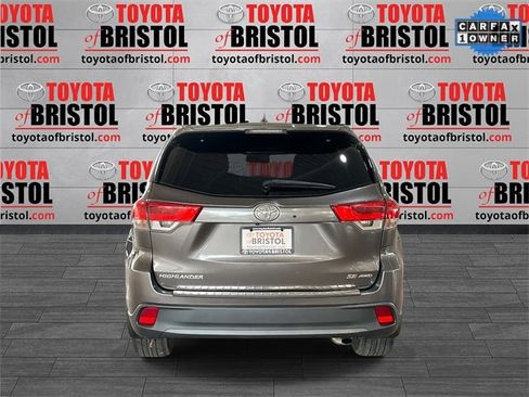 Used 2017 Toyota Highlander SE image 4