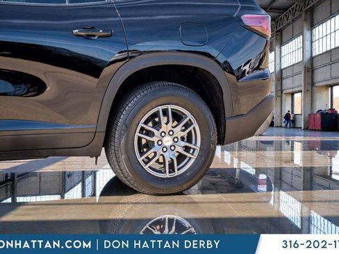 Used 2025 GMC Acadia Elevation image 29