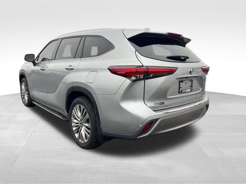 Used 2023 Toyota Highlander Platinum image 5