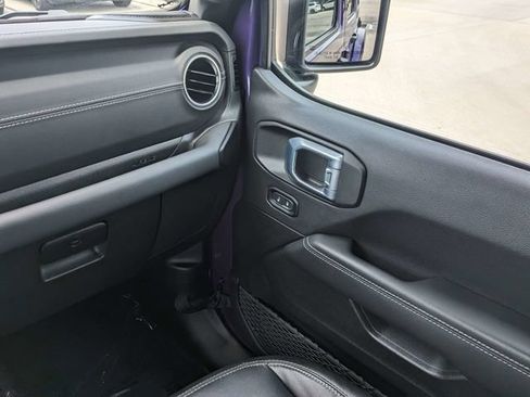 Used 2023 Jeep Wrangler Unlimited Sahara AWD/4WD image 18