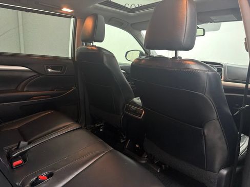 Used 2016 Toyota Highlander XLE FWD image 23