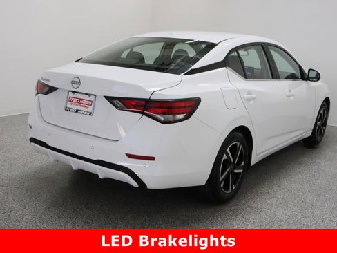 Used 2025 Nissan Sentra SV image 7