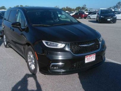 Used 2023 Chrysler Pacifica Touring-L